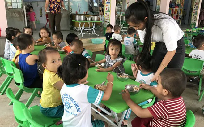 Trường mầm non tư thục ở Hà Nội đỏ mắt tìm giáo viên - Ảnh 1. Trường mầm non tư thục ở Hà Nội đỏ mắt tìm giáo viên - Ảnh 1.
