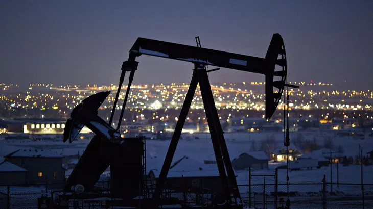 OPEC cắt giảm sản lượng có cứu được giá vàng đen? - Ảnh 1. OPEC cắt giảm sản lượng có cứu được giá vàng đen? - Ảnh 1.