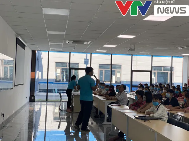 Công ty sản xuất AirPods nói gì về việc ồ ạt tuyển người ở Việt Nam? - Ảnh 2. Công ty sản xuất AirPods nói gì về việc ồ ạt tuyển người ở Việt Nam? - Ảnh 2.