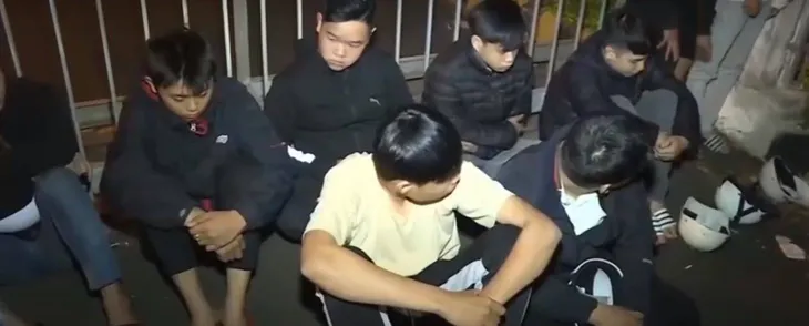 Hai nhóm thanh thiếu niên vác hung khí đi hỗn chiến bị ngăn chặn kịp thời - Ảnh 1. Hai nhóm thanh thiếu niên vác hung khí đi hỗn chiến bị ngăn chặn kịp thời - Ảnh 1.