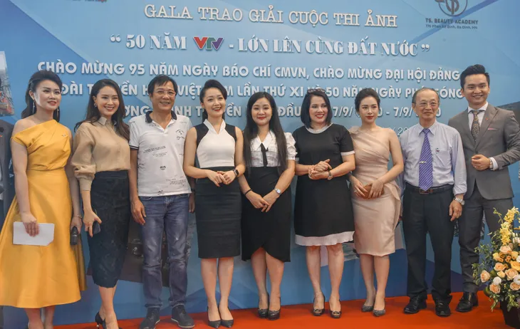 Tác phẩm Đu dây của VTV8 đạt giải đặc biệt cuộc thi ảnh “50 năm VTV – Lớn lên cùng đất nước” - Ảnh 1.