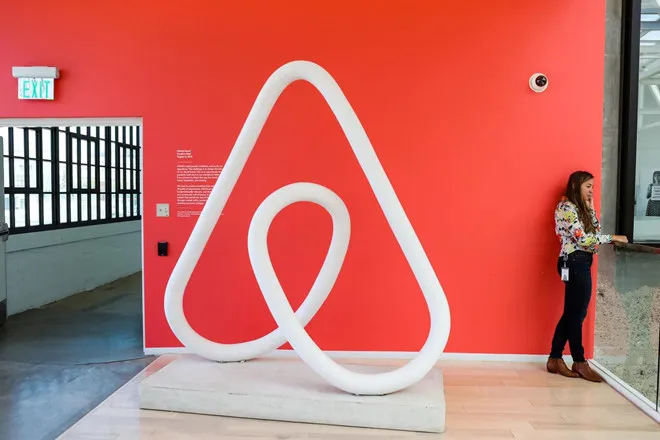 Airbnb sắp trở thành kỳ lân gãy cánh: Vì sao nên nỗi? - Ảnh 1. Airbnb sắp trở thành kỳ lân gãy cánh: Vì sao nên nỗi? - Ảnh 1.