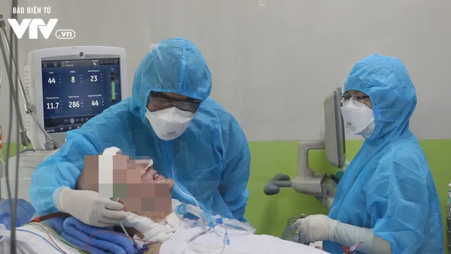 VIDEO: Bệnh nhân 91 đã tỉnh hoàn toàn, có thể mỉm cười, bắt tay y bác sĩ Việt Nam - Ảnh 1. VIDEO: Bệnh nhân 91 đã tỉnh hoàn toàn, có thể mỉm cười, bắt tay y bác sĩ Việt Nam - Ảnh 1.