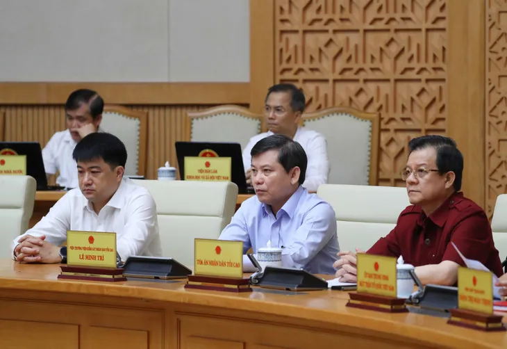 Thủ tướng Nguyễn Xuân Phúc: Quyết tâm cao để tiếp tục tháo gỡ khó khăn do COVID-19 gây ra - Ảnh 2. Thủ tướng Nguyễn Xuân Phúc: Quyết tâm cao để tiếp tục tháo gỡ khó khăn do COVID-19 gây ra - Ảnh 2.