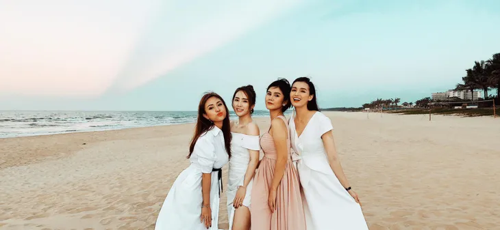Huyền Lizzie, Vũ Thu Hoài làm phù dâu trong đám cưới Phanh Lee - Ảnh 1. Huyền Lizzie, Vũ Thu Hoài làm phù dâu trong đám cưới Phanh Lee - Ảnh 1.