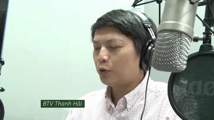 Những giọng nói quen thuộc trên sóng truyền hình, nay khán giả mới biết mặt - Ảnh 4. Những giọng nói quen thuộc trên sóng truyền hình, nay khán giả mới biết mặt - Ảnh 4.