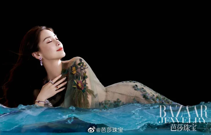 Angelababy chia tay công ty quản lý sau 6 năm hợp tác - Ảnh 4. Angelababy chia tay công ty quản lý sau 6 năm hợp tác - Ảnh 4.