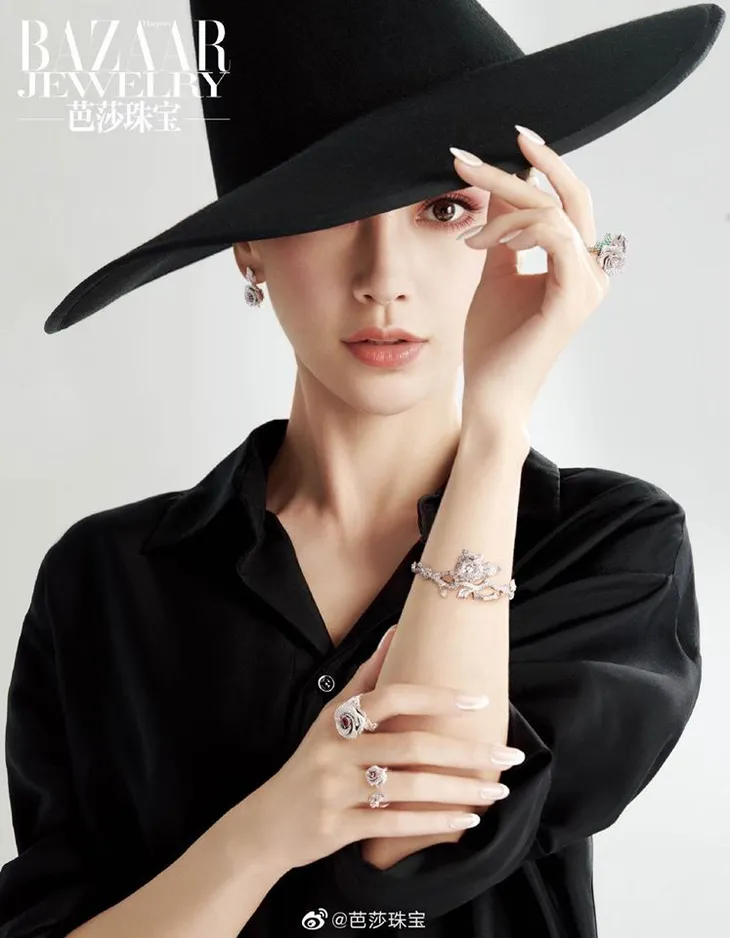Angelababy chia tay công ty quản lý sau 6 năm hợp tác - Ảnh 3. Angelababy chia tay công ty quản lý sau 6 năm hợp tác - Ảnh 3.