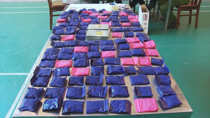 Bắt giữ đối tượng mua bán trái phép 2 bánh heroin và 24.000 viên ma túy tổng hợp - Ảnh 1. Bắt giữ đối tượng mua bán trái phép 2 bánh heroin và 24.000 viên ma túy tổng hợp - Ảnh 1.