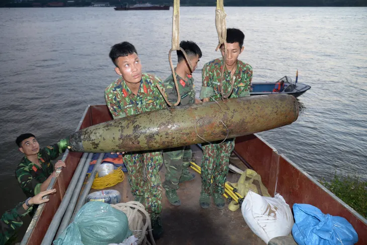 vna_potal_ha_noi_truc_vot_xu_ly_an_toan_qua_bom_duoi_song_hong_4810152 vna_potal_ha_noi_truc_vot_xu_ly_an_toan_qua_bom_duoi_song_hong_4810152