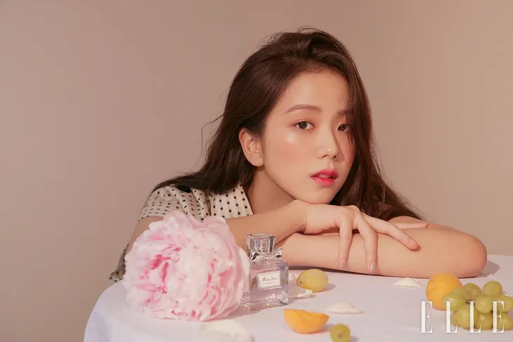 Jisoo (BLACKPINK) khoe vẻ đẹp trong trẻo trước thềm tái xuất - Ảnh 5. Jisoo (BLACKPINK) khoe vẻ đẹp trong trẻo trước thềm tái xuất - Ảnh 5.