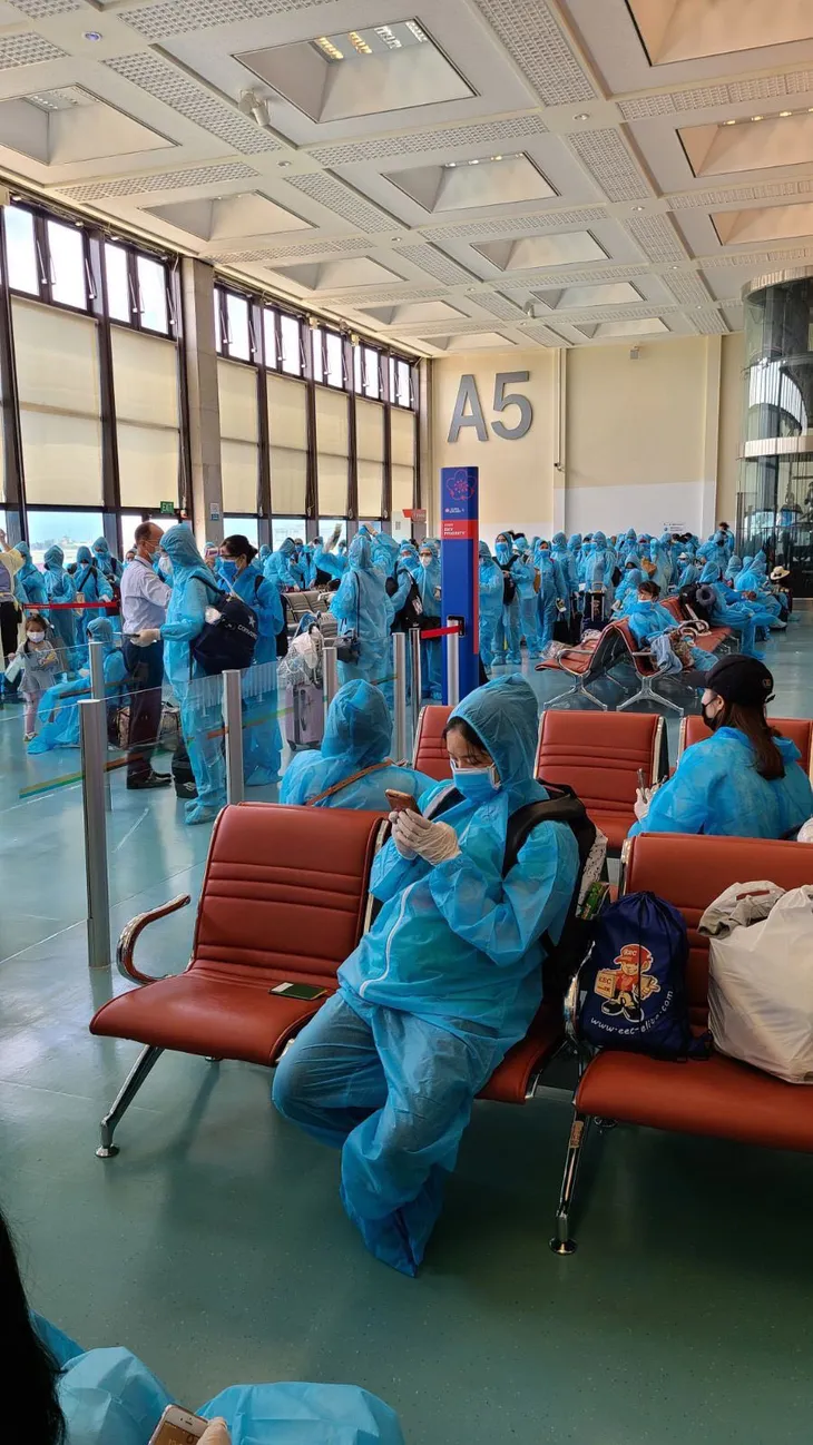 Đưa 343 công dân Việt Nam từ Đài Loan về nước - Ảnh 1. Đưa 343 công dân Việt Nam từ Đài Loan về nước - Ảnh 1.