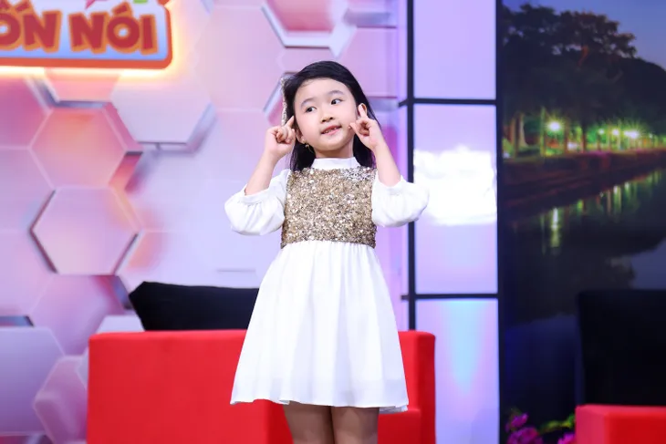 Bố mẹ ly dị, cô bé 7 tuổi khiến Ốc Thanh Vân bất ngờ vì điều này - Ảnh 1. Bố mẹ ly dị, cô bé 7 tuổi khiến Ốc Thanh Vân bất ngờ vì điều này - Ảnh 1.