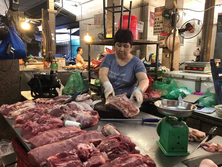 Giá lợn hơi giảm nhưng bấp bênh - Ảnh 2. Giá lợn hơi giảm nhưng bấp bênh - Ảnh 2.