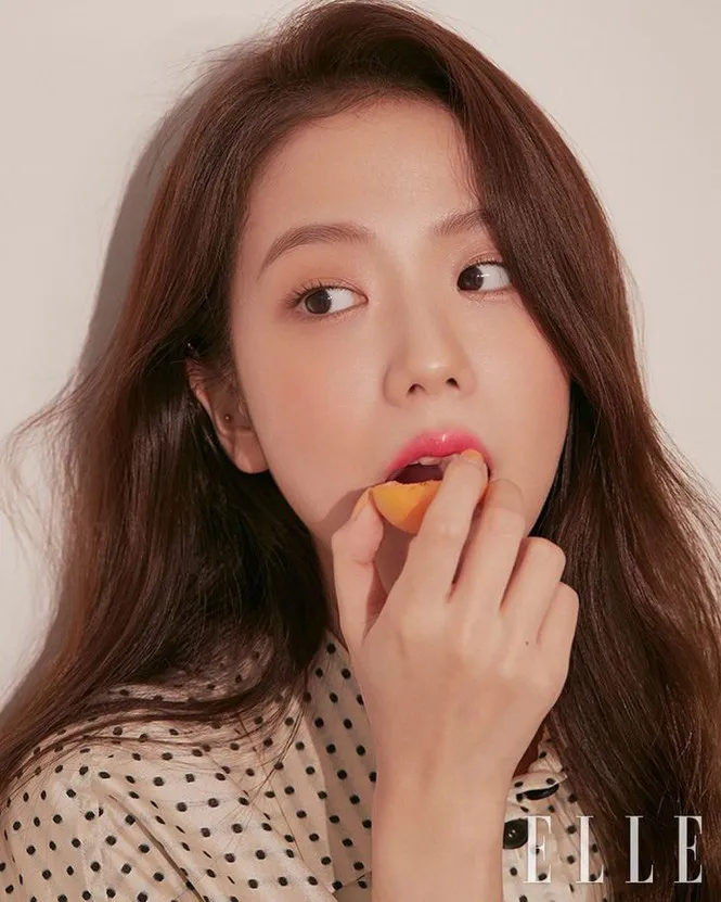 Jisoo (BLACKPINK) khoe vẻ đẹp trong trẻo trước thềm tái xuất - Ảnh 4. Jisoo (BLACKPINK) khoe vẻ đẹp trong trẻo trước thềm tái xuất - Ảnh 4.