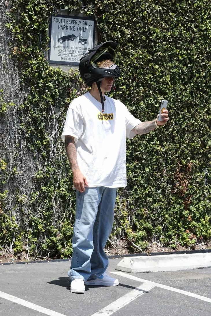 Justin Bieber xuất hiện lần đầu tiên sau cáo buộc hiếp dâm - Ảnh 2. Justin Bieber xuất hiện lần đầu tiên sau cáo buộc hiếp dâm - Ảnh 2.