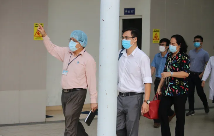 Bệnh viện Chợ Rẫy hỗ trợ Bệnh viện Bà Rịa điều trị 7 bệnh nhân mắc COVID-19 - Ảnh 1. Bệnh viện Chợ Rẫy hỗ trợ Bệnh viện Bà Rịa điều trị 7 bệnh nhân mắc COVID-19 - Ảnh 1.