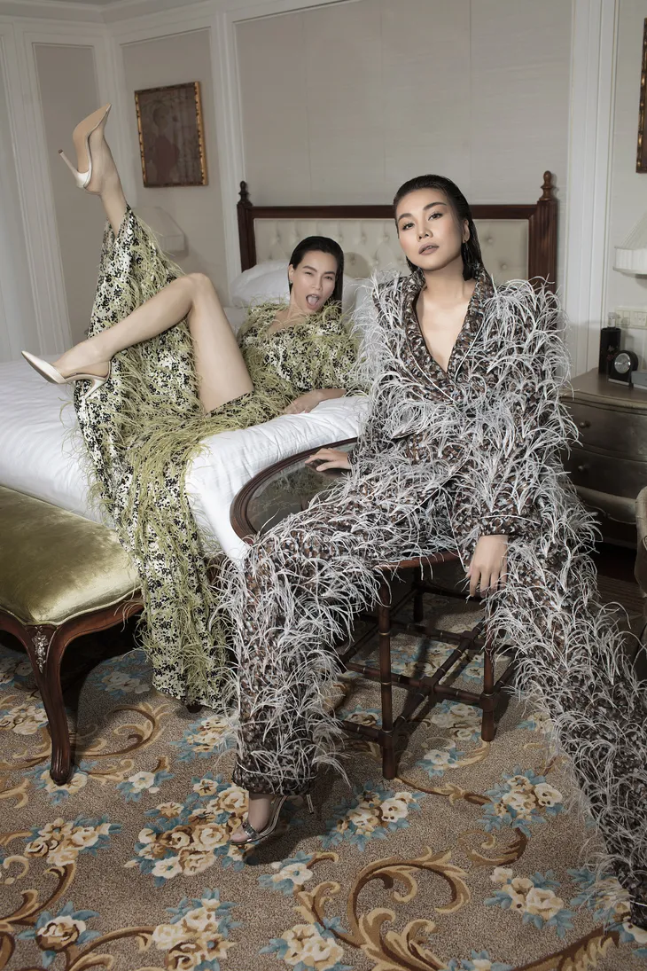 Ngắm Hồ Ngọc Hà và Thanh Hằng trong BST mới của Công Trí, từng xuất hiện trên Vogue Paris - Ảnh 13. Ngắm Hồ Ngọc Hà và Thanh Hằng trong BST mới của Công Trí, từng xuất hiện trên Vogue Paris - Ảnh 13.