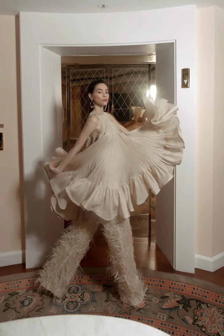 Ngắm Hồ Ngọc Hà và Thanh Hằng trong BST mới của Công Trí, từng xuất hiện trên Vogue Paris - Ảnh 14. Ngắm Hồ Ngọc Hà và Thanh Hằng trong BST mới của Công Trí, từng xuất hiện trên Vogue Paris - Ảnh 14.