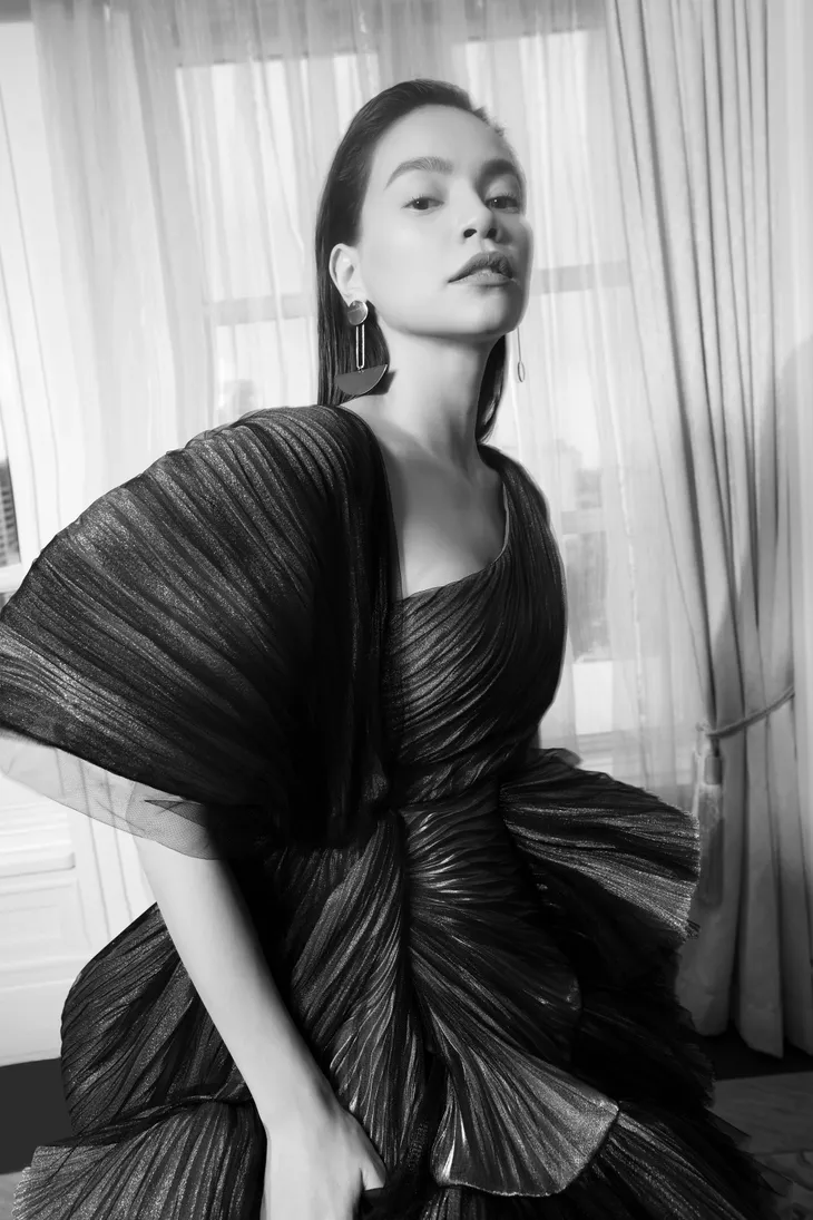 Ngắm Hồ Ngọc Hà và Thanh Hằng trong BST mới của Công Trí, từng xuất hiện trên Vogue Paris - Ảnh 17. Ngắm Hồ Ngọc Hà và Thanh Hằng trong BST mới của Công Trí, từng xuất hiện trên Vogue Paris - Ảnh 17.
