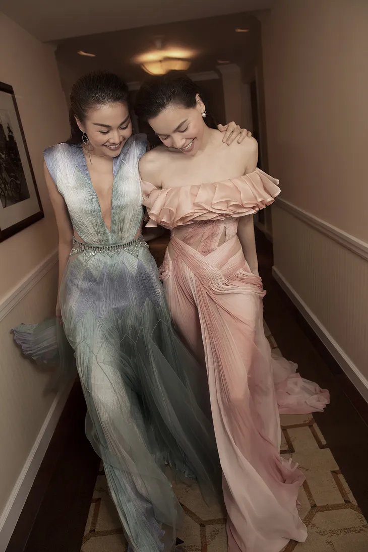 Ngắm Hồ Ngọc Hà và Thanh Hằng trong BST mới của Công Trí, từng xuất hiện trên Vogue Paris - Ảnh 19. Ngắm Hồ Ngọc Hà và Thanh Hằng trong BST mới của Công Trí, từng xuất hiện trên Vogue Paris - Ảnh 19.