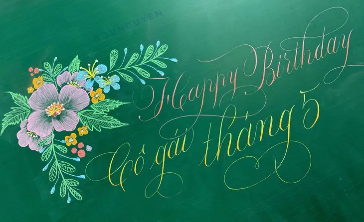 Thầy giáo 9X vẽ hoa phượng trên bảng phấn gây sốt cộng đồng mạng - Ảnh 13. Thầy giáo 9X vẽ hoa phượng trên bảng phấn gây sốt cộng đồng mạng - Ảnh 13.