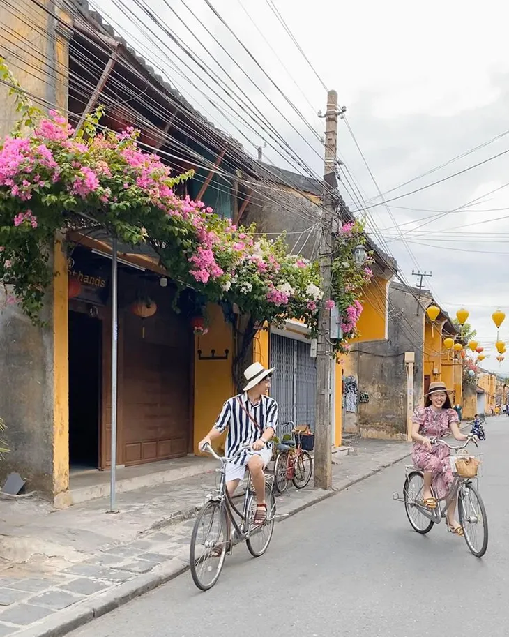 Bình An thừa nhận quá sai khi đăng ảnh cùng bạn gái Á hậu Phương Nga - Ảnh 1. Bình An thừa nhận quá sai khi đăng ảnh cùng bạn gái Á hậu Phương Nga - Ảnh 1.