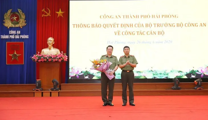 Bổ nhiệm Tư lệnh Bộ Tư lệnh Cảnh vệ, lãnh đạo Công an 5 địa phương - Ảnh 2. Bổ nhiệm Tư lệnh Bộ Tư lệnh Cảnh vệ, lãnh đạo Công an 5 địa phương - Ảnh 2.