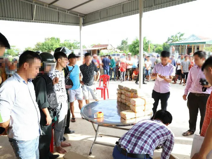 Truy đuổi tội phạm ma túy trong đêm, thu giữ hơn 31kg ma túy đá - Ảnh 5. Truy đuổi tội phạm ma túy trong đêm, thu giữ hơn 31kg ma túy đá - Ảnh 5.