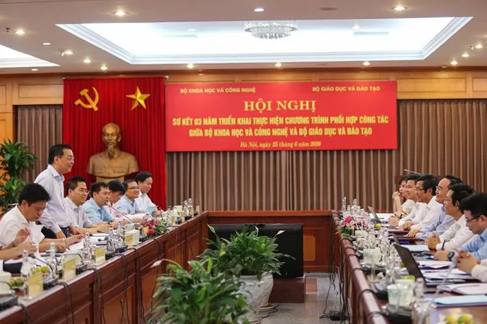 Hợp tác phát triển KHCN nhằm đổi mới căn bản, toàn diện GDĐT - Ảnh 1. Hợp tác phát triển KHCN nhằm đổi mới căn bản, toàn diện GDĐT - Ảnh 1.