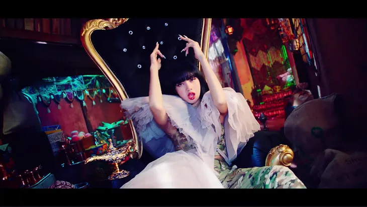 BLACKPINK ra lò MV siêu phẩm How You Like That đầy biến hóa - Ảnh 4. BLACKPINK ra lò MV siêu phẩm How You Like That đầy biến hóa - Ảnh 4.