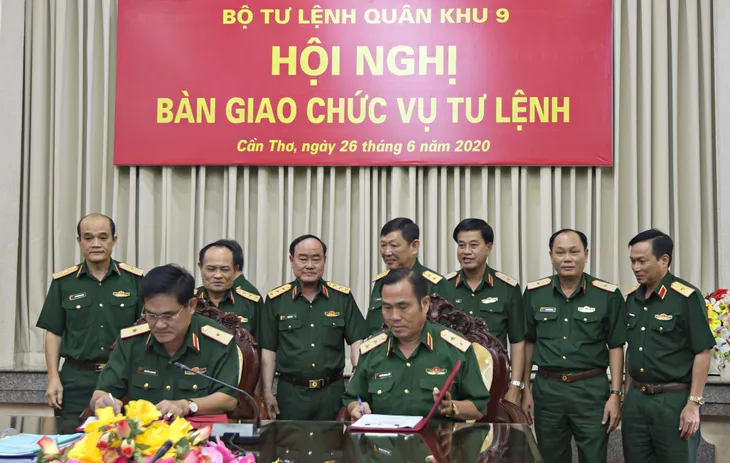 Thiếu tướng Nguyễn Xuân Dắt giữ chức Tư lệnh Quân khu 9 - Ảnh 1. Thiếu tướng Nguyễn Xuân Dắt giữ chức Tư lệnh Quân khu 9 - Ảnh 1.