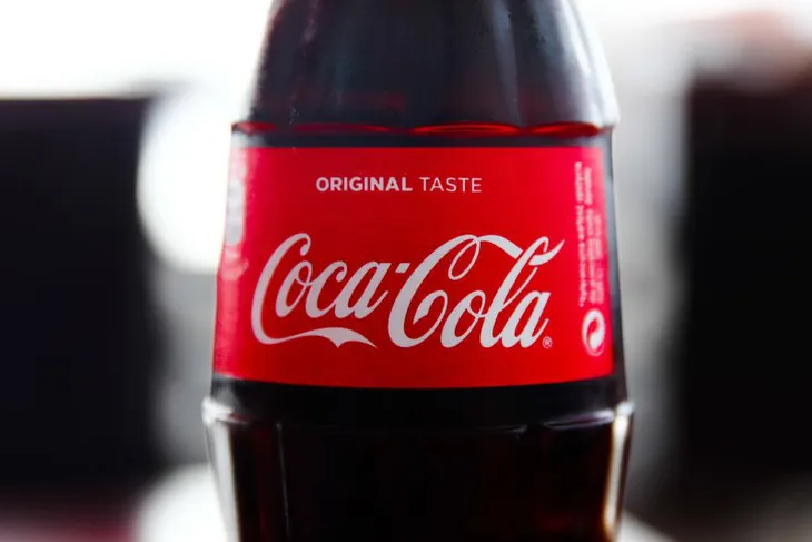 Coca-Cola tạm dừng quảng cáo trên tất cả nền tảng truyền thông mạng xã hội - Ảnh 1. Coca-Cola tạm dừng quảng cáo trên tất cả nền tảng truyền thông mạng xã hội - Ảnh 1.