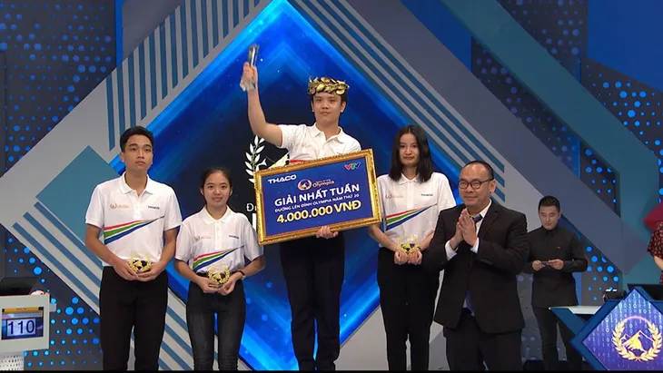 Hòa Minzy, Erik cùng nhau xuất hiện tại Đường lên đỉnh Olympia - Ảnh 2. Hòa Minzy, Erik cùng nhau xuất hiện tại Đường lên đỉnh Olympia - Ảnh 2.