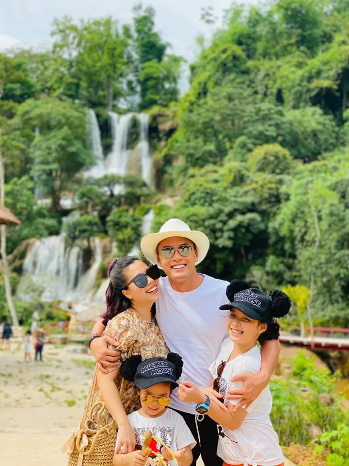 Ngày Gia đình Việt Nam, ngắm khoảnh khắc hạnh phúc bên gia đình của các diễn viên - Ảnh 1. Ngày Gia đình Việt Nam, ngắm khoảnh khắc hạnh phúc bên gia đình của các diễn viên - Ảnh 1.