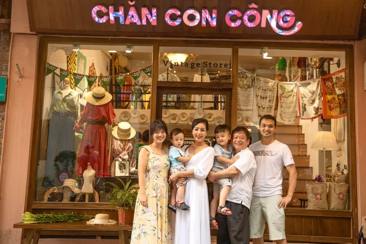 Ngày Gia đình Việt Nam, ngắm khoảnh khắc hạnh phúc bên gia đình của các diễn viên - Ảnh 4. Ngày Gia đình Việt Nam, ngắm khoảnh khắc hạnh phúc bên gia đình của các diễn viên - Ảnh 4.