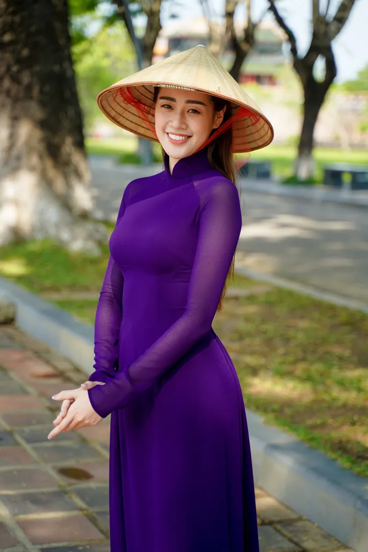 Hoa hậu Khánh Vân, Mạc Văn Khoa diện đồ ton-sur-ton trong Ẩm thực kỳ thú - Ảnh 2. Hoa hậu Khánh Vân, Mạc Văn Khoa diện đồ ton-sur-ton trong Ẩm thực kỳ thú - Ảnh 2.