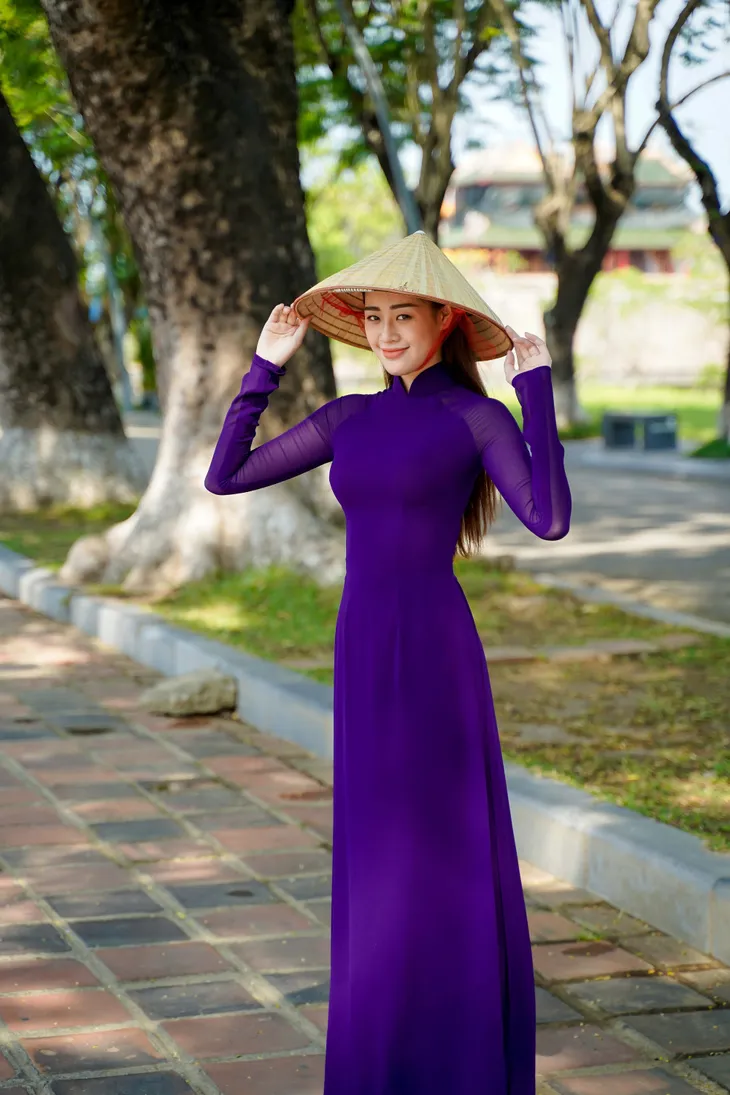 Hoa hậu Khánh Vân, Mạc Văn Khoa diện đồ ton-sur-ton trong Ẩm thực kỳ thú - Ảnh 4. Hoa hậu Khánh Vân, Mạc Văn Khoa diện đồ ton-sur-ton trong Ẩm thực kỳ thú - Ảnh 4.