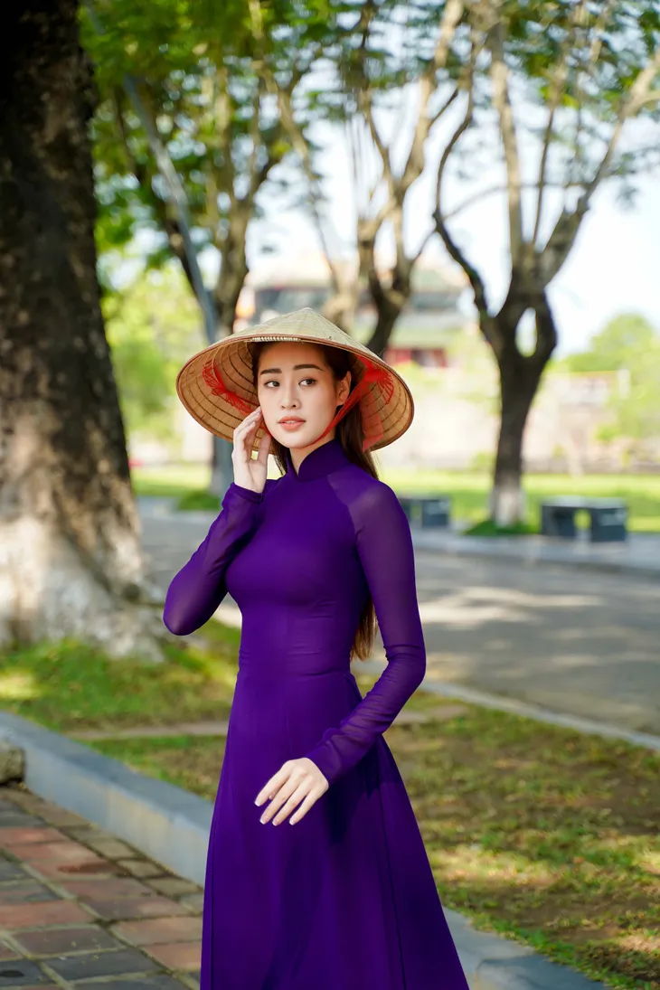 Hoa hậu Khánh Vân, Mạc Văn Khoa diện đồ ton-sur-ton trong Ẩm thực kỳ thú - Ảnh 3. Hoa hậu Khánh Vân, Mạc Văn Khoa diện đồ ton-sur-ton trong Ẩm thực kỳ thú - Ảnh 3.