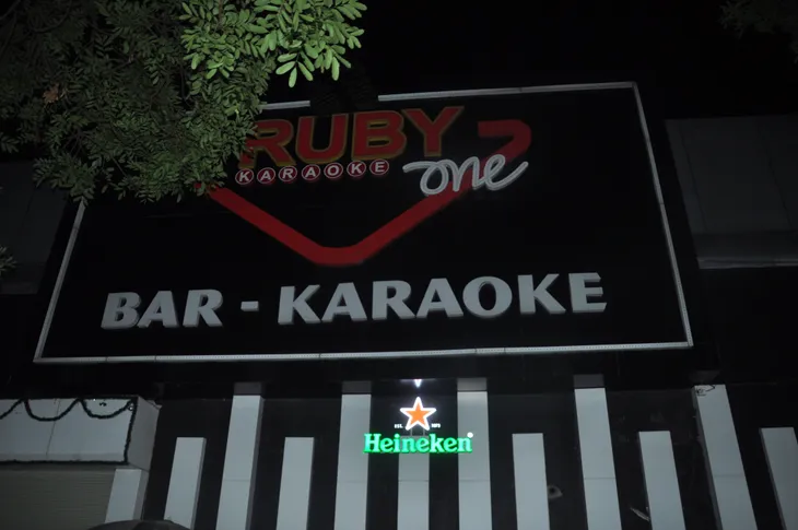 Gần 100 đối tượng dùng ma túy trong quán bar ở TP Hải Dương - Ảnh 1. Gần 100 đối tượng dùng ma túy trong quán bar ở TP Hải Dương - Ảnh 1.
