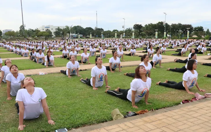 Gần 1.000 người đồng diễn nhân Ngày Quốc tế Yoga tại Ninh Thuận - Ảnh 5. Gần 1.000 người đồng diễn nhân Ngày Quốc tế Yoga tại Ninh Thuận - Ảnh 5.
