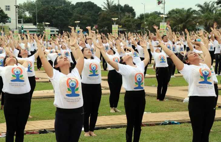 Gần 1.000 người đồng diễn nhân Ngày Quốc tế Yoga tại Ninh Thuận - Ảnh 6. Gần 1.000 người đồng diễn nhân Ngày Quốc tế Yoga tại Ninh Thuận - Ảnh 6.