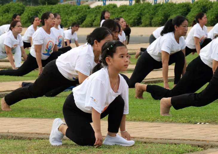 Gần 1.000 người đồng diễn nhân Ngày Quốc tế Yoga tại Ninh Thuận - Ảnh 7. Gần 1.000 người đồng diễn nhân Ngày Quốc tế Yoga tại Ninh Thuận - Ảnh 7.