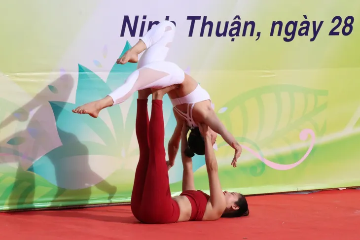 Gần 1.000 người đồng diễn nhân Ngày Quốc tế Yoga tại Ninh Thuận - Ảnh 3. Gần 1.000 người đồng diễn nhân Ngày Quốc tế Yoga tại Ninh Thuận - Ảnh 3.
