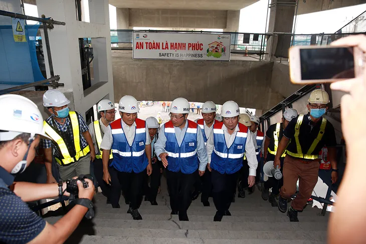 Phó Thủ tướng Phạm Bình Minh thị sát tuyến metro số 1 của TP.HCM - Ảnh 1. Phó Thủ tướng Phạm Bình Minh thị sát tuyến metro số 1 của TP.HCM - Ảnh 1.