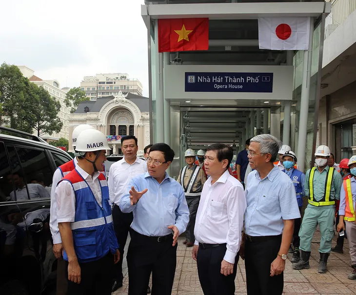 Phó Thủ tướng Phạm Bình Minh thị sát tuyến metro số 1 của TP.HCM - Ảnh 12. Phó Thủ tướng Phạm Bình Minh thị sát tuyến metro số 1 của TP.HCM - Ảnh 12.