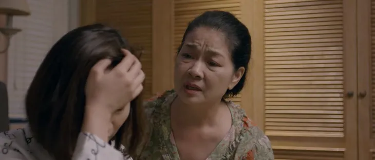 Tình yêu và tham vọng - Tập 29: Tuệ Lâm ốm liệt giường, Linh tranh thủ an ủi Minh - Ảnh 6. Tình yêu và tham vọng - Tập 29: Tuệ Lâm ốm liệt giường, Linh tranh thủ an ủi Minh - Ảnh 6.