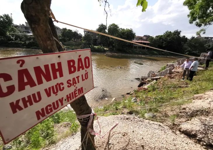 Hà Nội công bố tình trạng khẩn cấp sạt lở trên sông Bùi, sông Đáy - Ảnh 2. Hà Nội công bố tình trạng khẩn cấp sạt lở trên sông Bùi, sông Đáy - Ảnh 2.