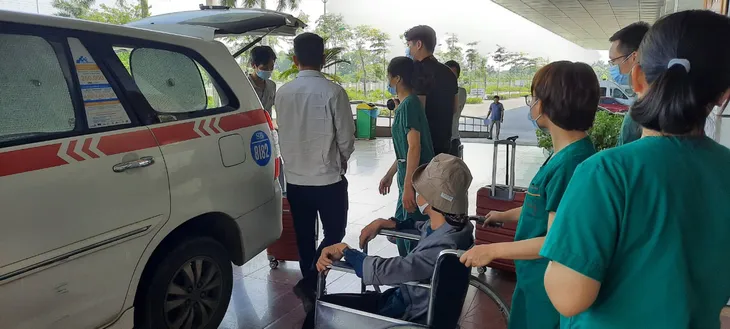 Vượt cửa tử, bệnh nhân số 19 xuất viện về nhà - Ảnh 3. Vượt cửa tử, bệnh nhân số 19 xuất viện về nhà - Ảnh 3.