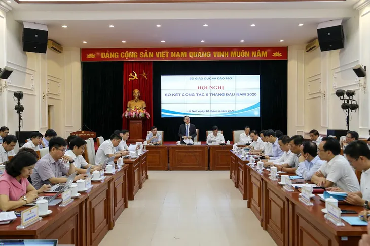Bộ GD&ĐT đã làm được những gì sau 6 tháng đầu năm 2020 khi COVID-19 hoành hành? - Ảnh 1. Bộ GD&ĐT đã làm được những gì sau 6 tháng đầu năm 2020 khi COVID-19 hoành hành? - Ảnh 1.